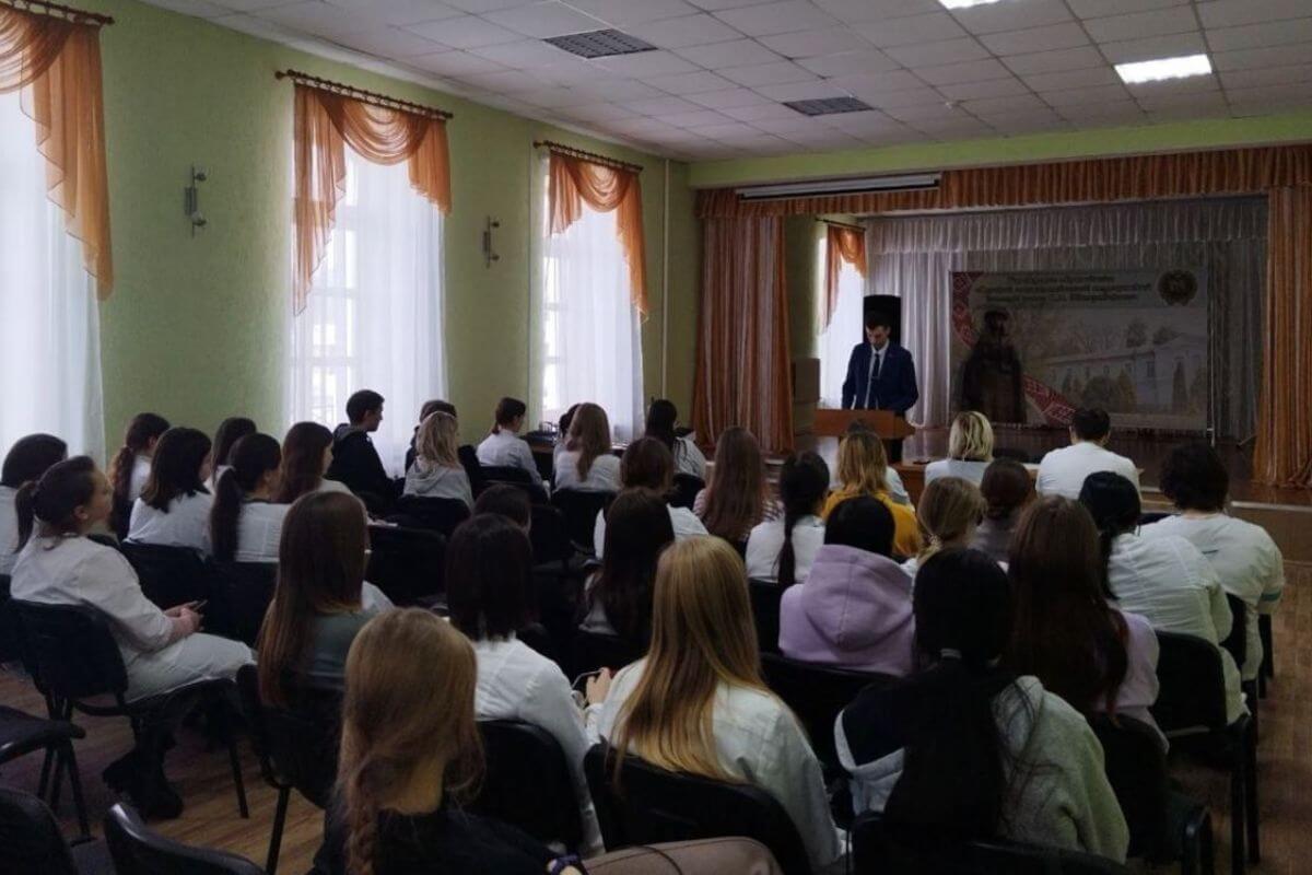 В школах и колледжах начали проводить мероприятия к 105-летию БССР/ССРБ