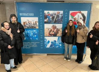 Школьнікаў і студэнтаў масава зганяюць на выставу, дзе прыхільнікаў дэмсіл называюць ледзь не дэградантамі