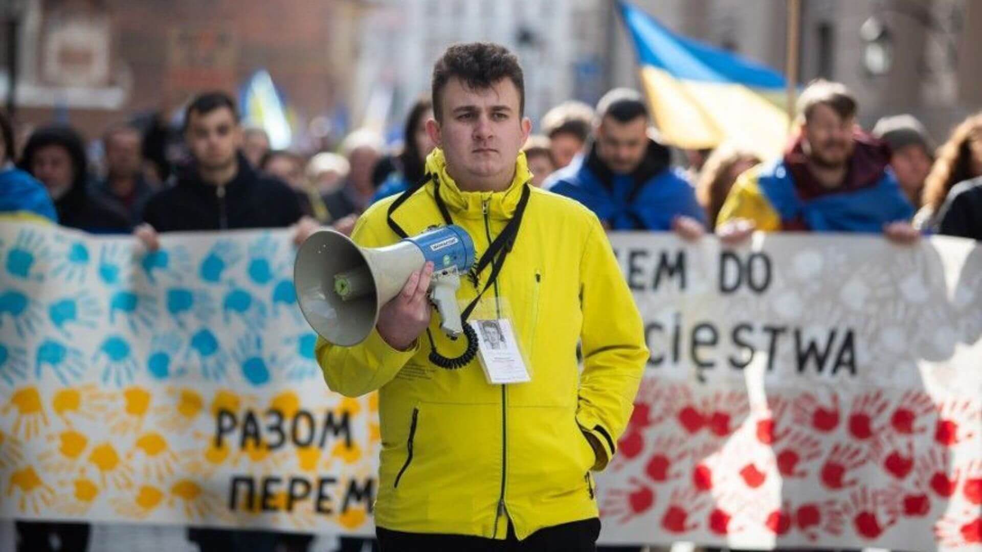 Беларусам запрещал держать свои флаги один из руководителей организации по борьбе с дискриминацией. Его действия и есть дискриминация тех, кто всегда поддерживал Украину