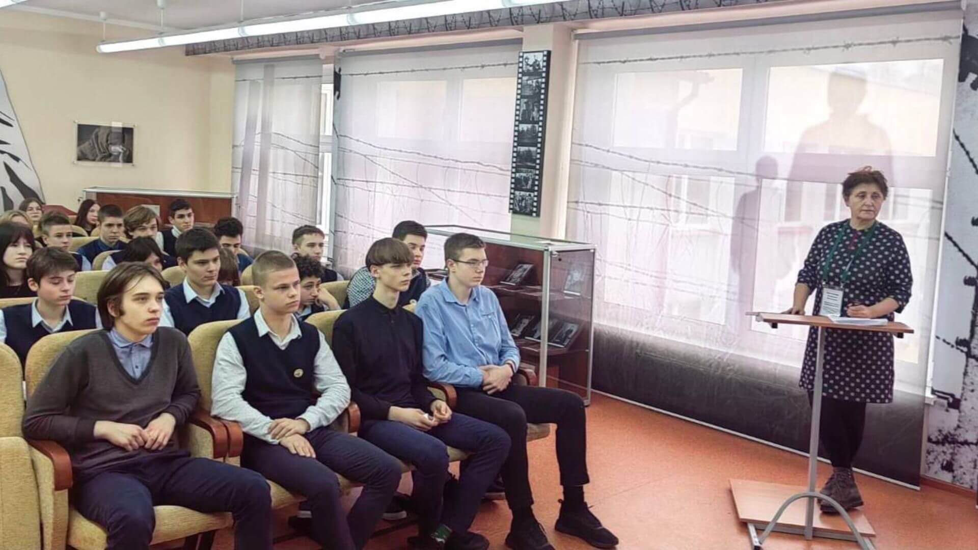 Беларусских школьников всё чаще обязывают участвовать в российских мероприятиях, где их постепенно обрабатывают прокремлёской пропагандой
