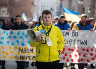 Беларусам забараняў трымаць свае сцягі адзін з кіраўнікоў арганізацыі па барацьбе з дыскрымінацыяй. Яго дзеянні і ёсць дыскрымінацыя тых, хто заўсёды падтрымліваў Украіну