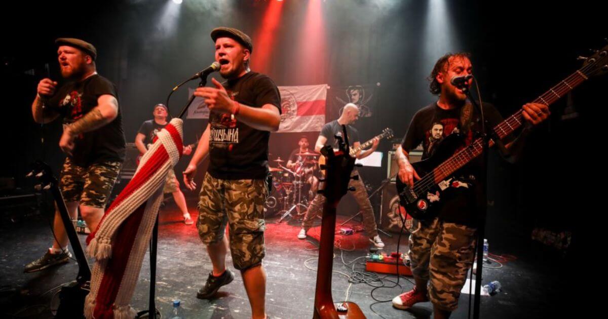 Гітарыст гурта Dzieciuki зламаў ногі — гурт просіць дапамагчы