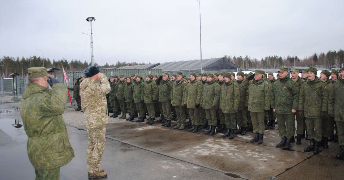 Очередная группа военных направилась для обучения в Россию