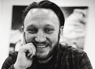 На вайне загінуў беларускі добраахвотнік Аляксандр Стасевіч. З пачатку вайны не менш за 40 беларусаў загінулі, абараняючы Украіну