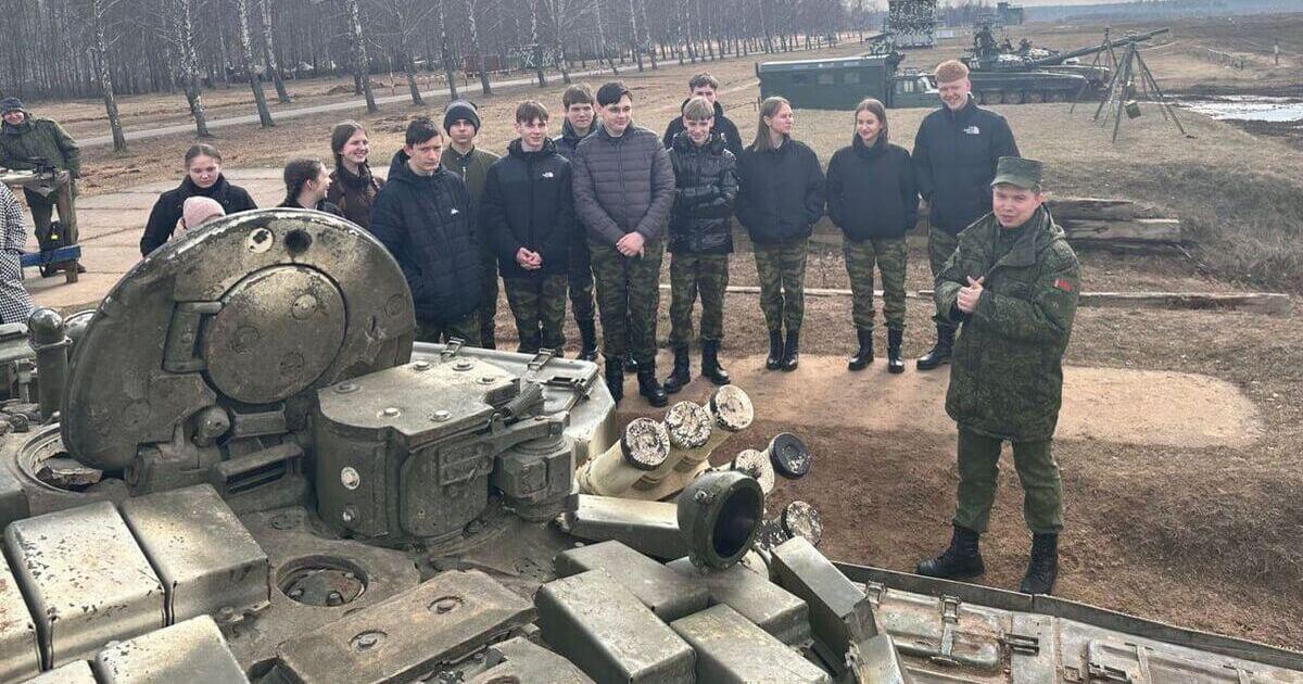 Школьников стали вывозить на полигоны для показа военных учений — новый уровень милитаризации образования?