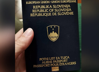 Словения начала выдавать беларусам паспорта иностранца