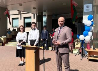 Культ асобы Лукашэнкі: у Ліцэі БДУ адкрылі таблічкі ў яго гонар