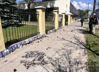 Опять разгромили мемориал «Варта святла» около посольства РБ в Вильнюсе