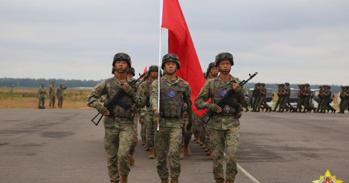 Кітайскі «Атакуючы сокал» каля межаў НАТА