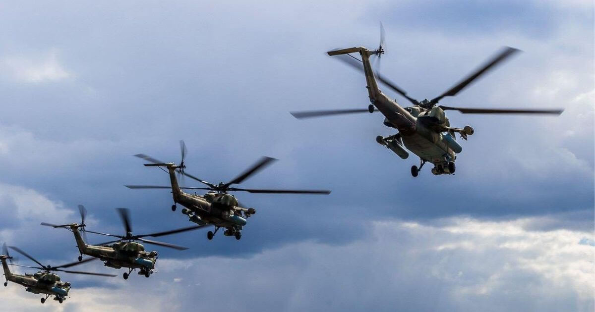 Група расійскіх верталётаў уляцела з Мачулішчаў у Расію