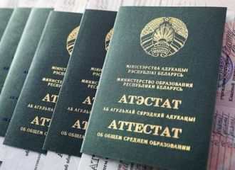 Беларусы просят президента Польши упростить процедуру подтверждения беларусских дипломов и аттестатов об образовании 