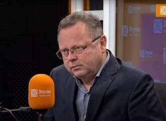 Польша не собирается запрещать въезд легковых авто с беларусскими номерами – замглавы МИД