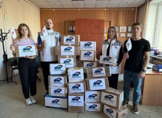 У школах і ВНУ па ўсёй Беларусі збіраюць дапамогу для Данбаса, а мінскіх дзяцей з садкоў падключылі да тэлемоста з літарай «V» і дзіцячым садком з т.зв. ДНР