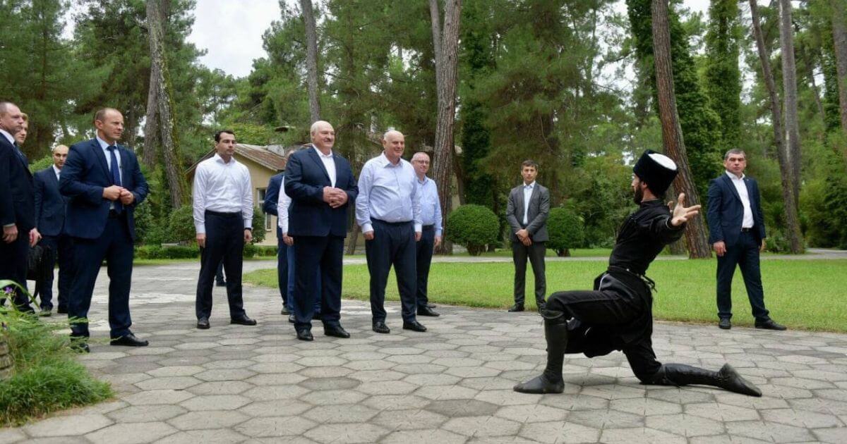 БРЦ: Лукашенко получил 200 000 м² земли на берегу Чёрного моря в оккупированной Абхазии