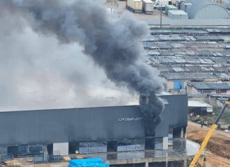 В Сухарево горит строящийся ТЦ на ул. Мазурова