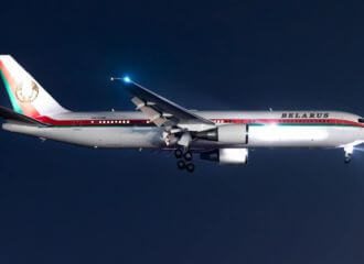 Борт Лукашэнкі вярнуўся ў Мінск з-за тэхпраблем: пасажыр упершыню за мяжой без свайго самалёта