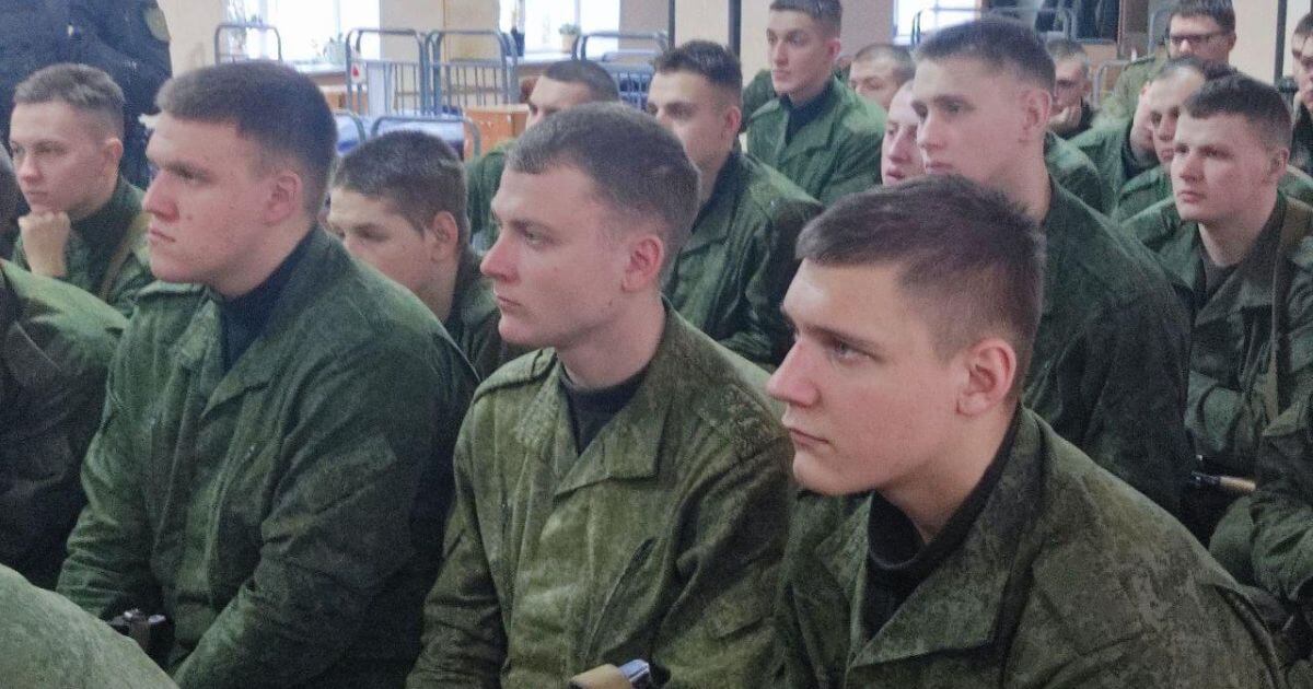 Падрыхтоўка вайскоўцаў да пратэстаў: артылерысты асвойваюць «спецсродкі»