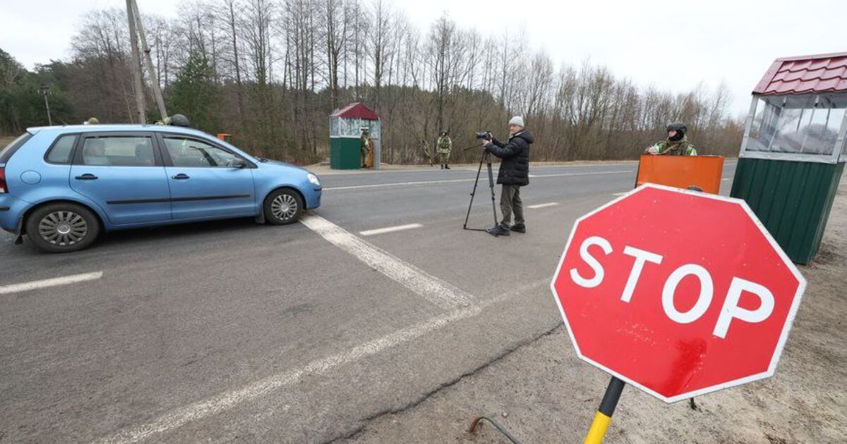 Замежным журналістам паказалі працу пункта пропуску на мяжы з Украінай, закрытага 24.02.2022 і які выкарыстоўваецца для абмену палоннымі.